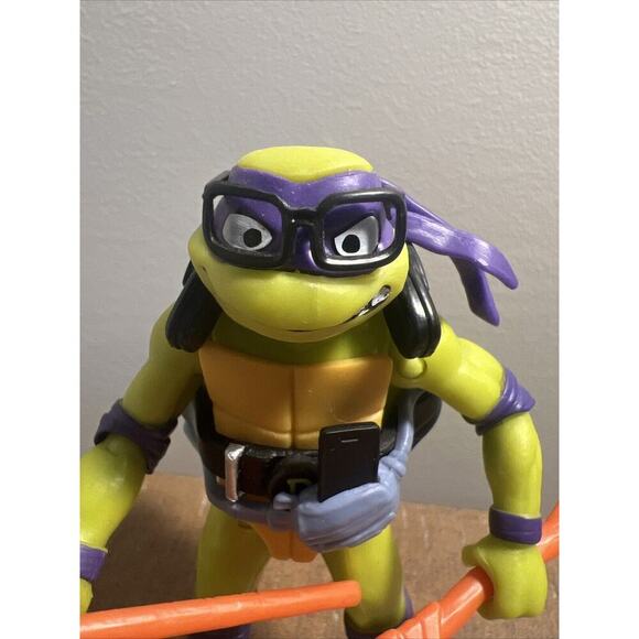teenage Mutant ninja turtles Mayhem Donatello Figure by Playmates Toys - Picture 2 of 13